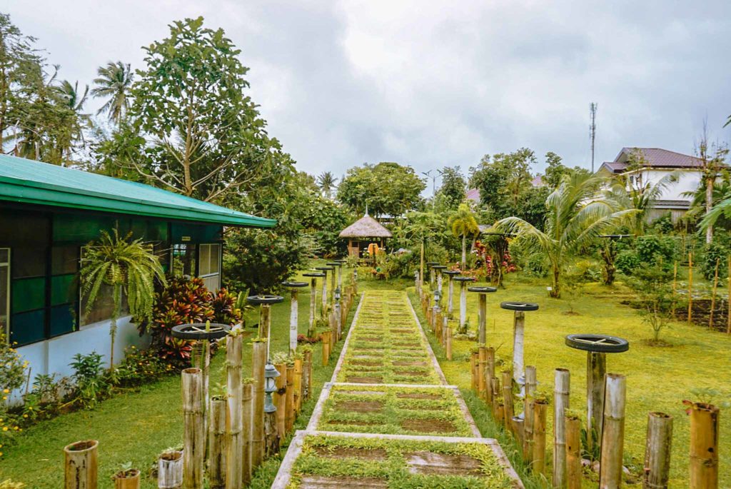 The pathwalk to the Bahay Kubo