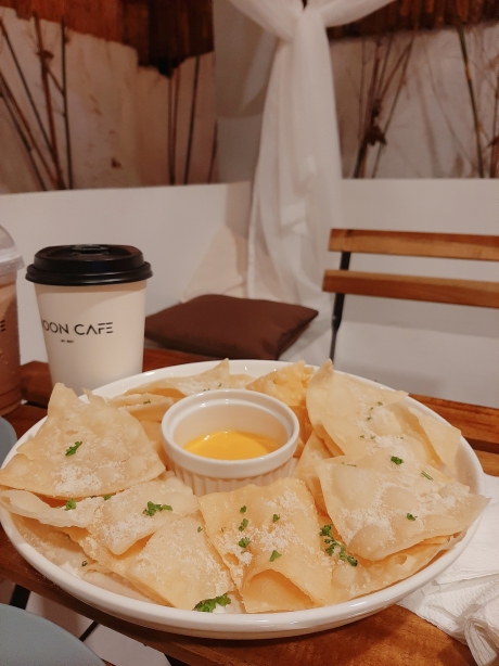 Noon Cafe's sourdough chips with cheesy dip