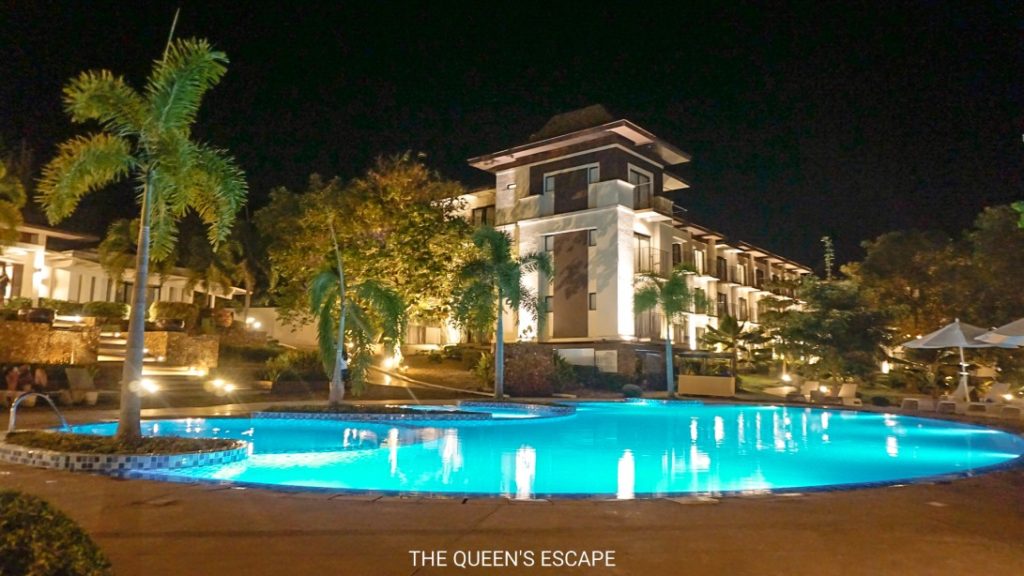 Bacau Bay Resort's pool at night